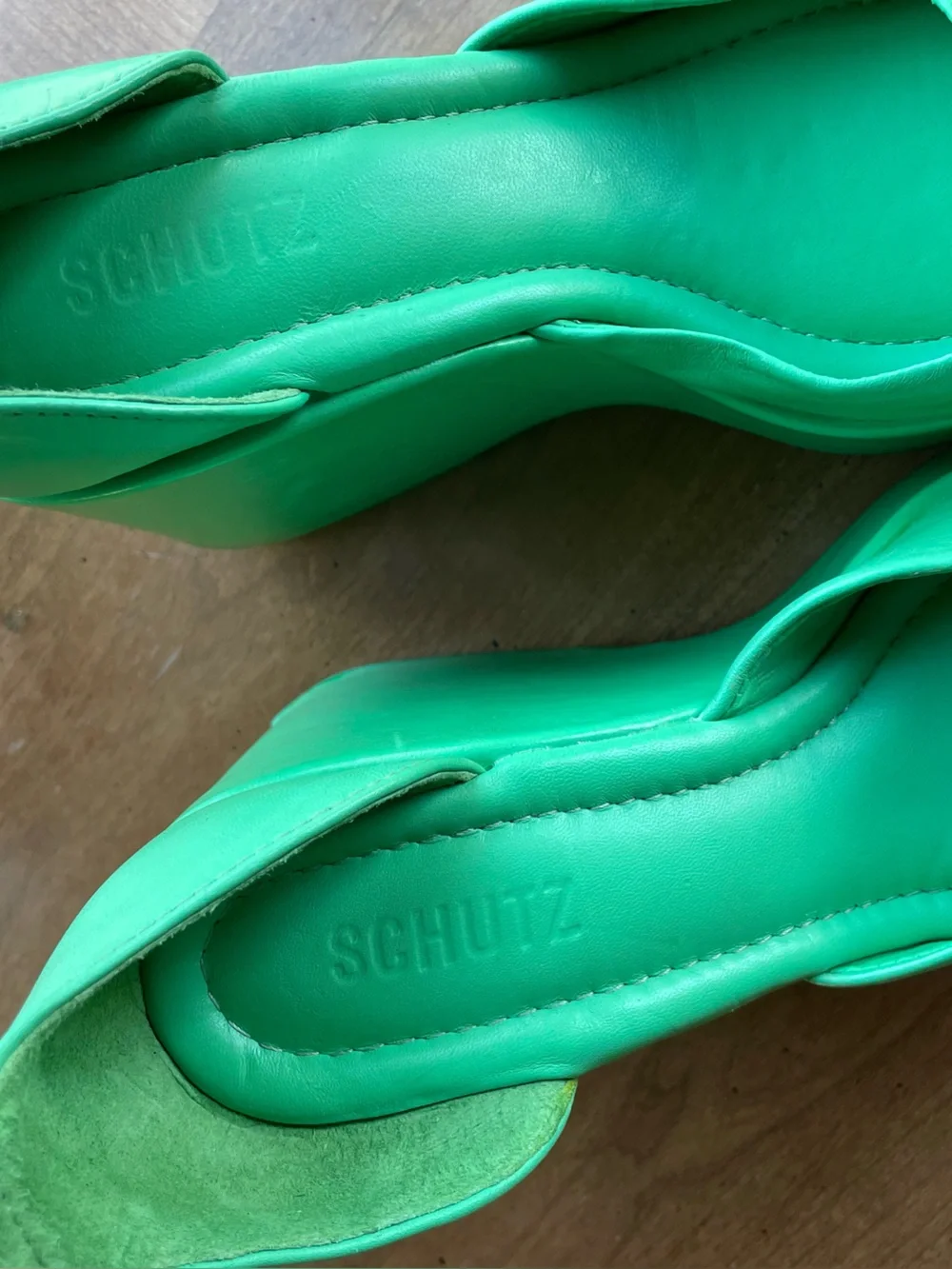 SCHUTZ Green Dunna Platform Pumps with Ankle Strap size EU 39 US 8/8.5